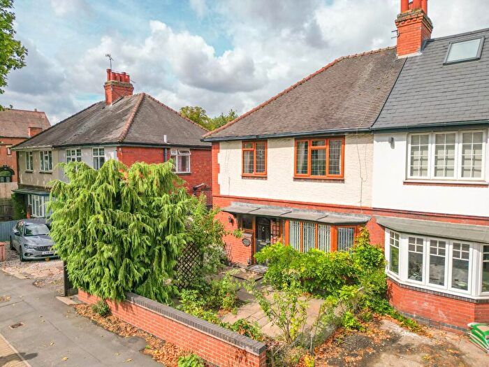 3 Bedroom Semi-Detached House For Sale In Old Hinckley Road, Nuneaton, CV10
