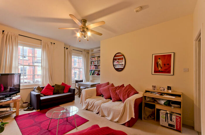 2 Bedroom Flat To Rent In Theatre Street, SW11