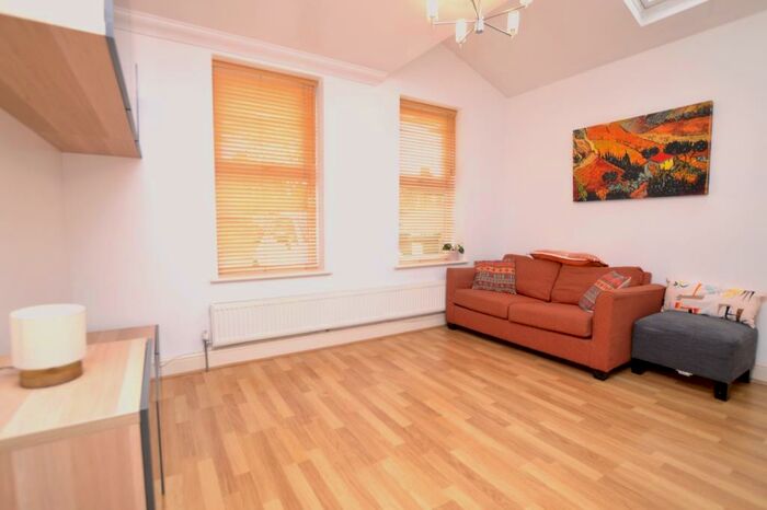 2 Bedroom Maisonette To Rent In Court Farm Road Eltham, SE9