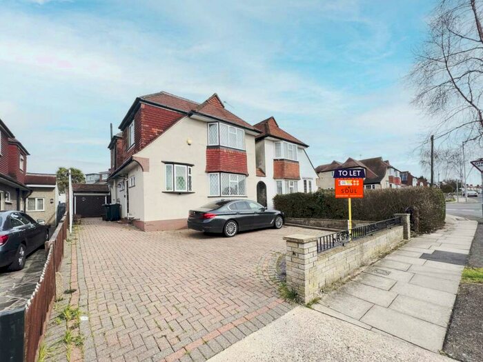 3 Bedroom Semi-Detached House To Rent In Amberwood Rise, New Malden, KT3