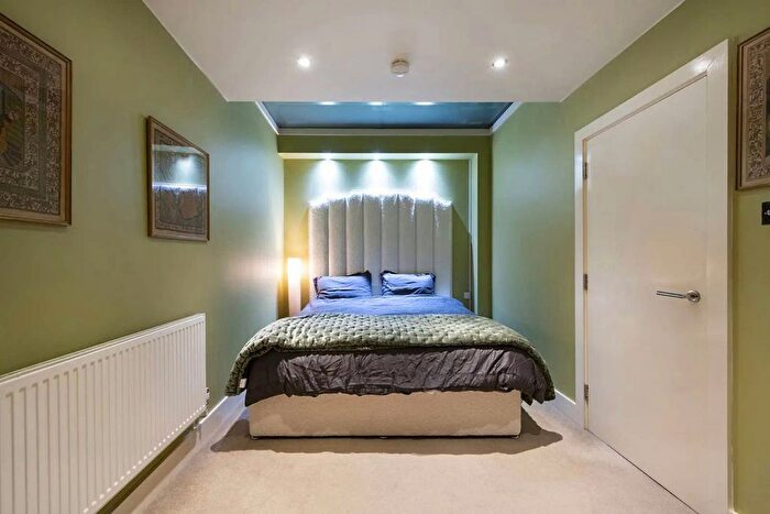 2 Bedroom Flat To Rent In Prince Of Wales Road, Kentish Town, London, NW5