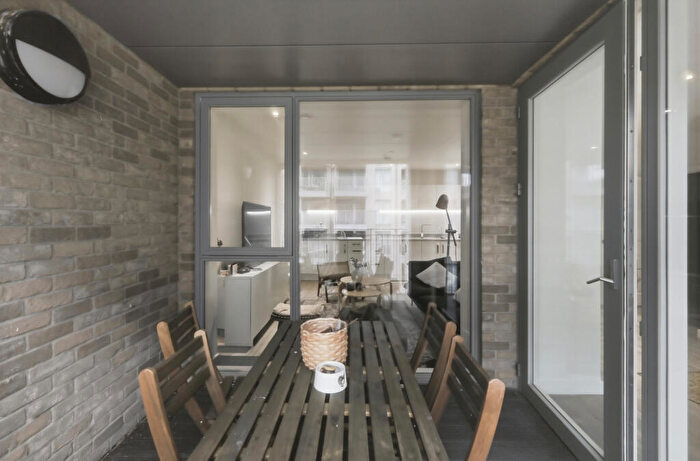 3 Bedroom Flat For Sale In Thomas Road, Canary Wharf, E14