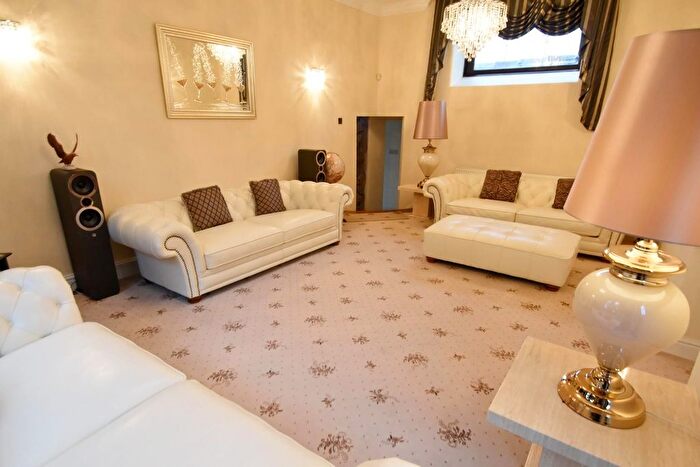 3 Bedroom Detached Bungalow To Rent In Sharples Hall Drive, Bolton, BL1