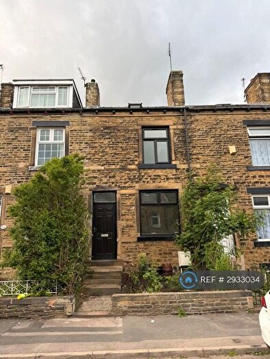 3 Bedroom Terraced House To Rent In Woodhall Terrace, Bradford, BD3