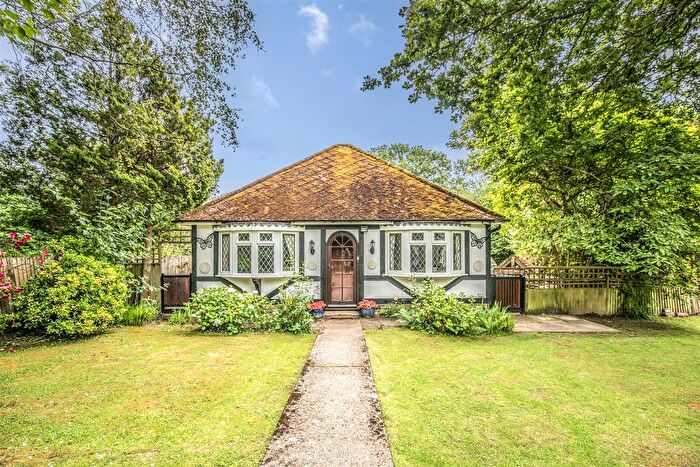 2 Bedroom Detached Bungalow For Sale In Swansbrook Lane, Gun Hill, TN21
