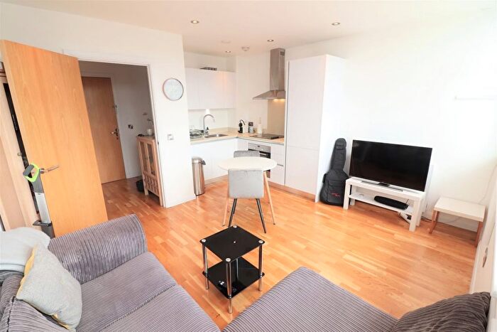2 Bedroom Flat To Rent In Norwich House, Streatham High Road, London, SW16