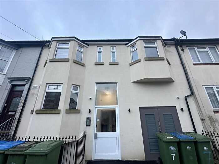 2 Bedroom Property To Rent In Lodge Road, Southampton, SO14