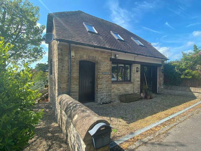 3 Bedroom Cottage To Rent In Mill Lane, Old Town, SN1