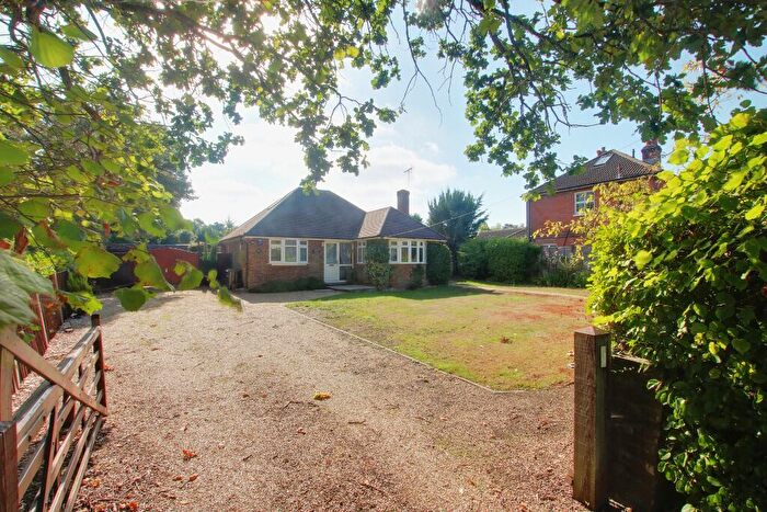 3 Bedroom Detached Bungalow For Sale In Ashurst, Southampton, SO40