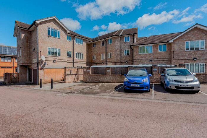 1 Bedroom Flat To Rent In Alden Crescent, Headington, OX3