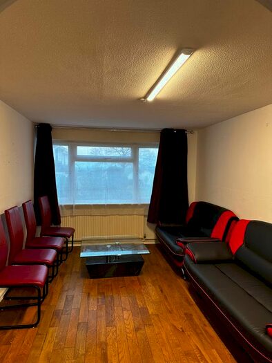 2 Bedroom Flat To Rent In Barrie Road, Farnham, GU9