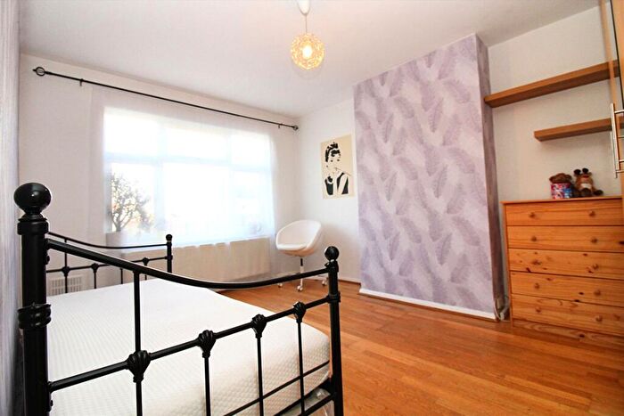 2 Bedroom Flat To Rent In Riverside Gardens, Riverside Gardens, HA0