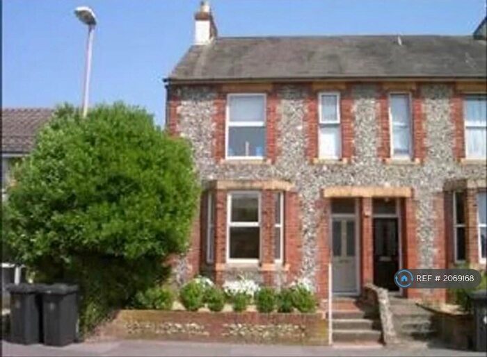 4 Bedroom Semi-Detached House To Rent In Whyke Road, Chichester, PO19