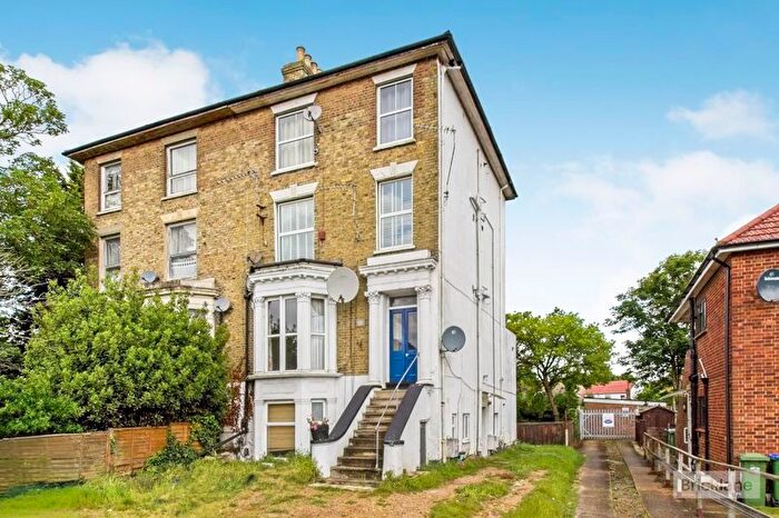 2 Bedroom Flat To Rent In West Heath Road, London, SE2