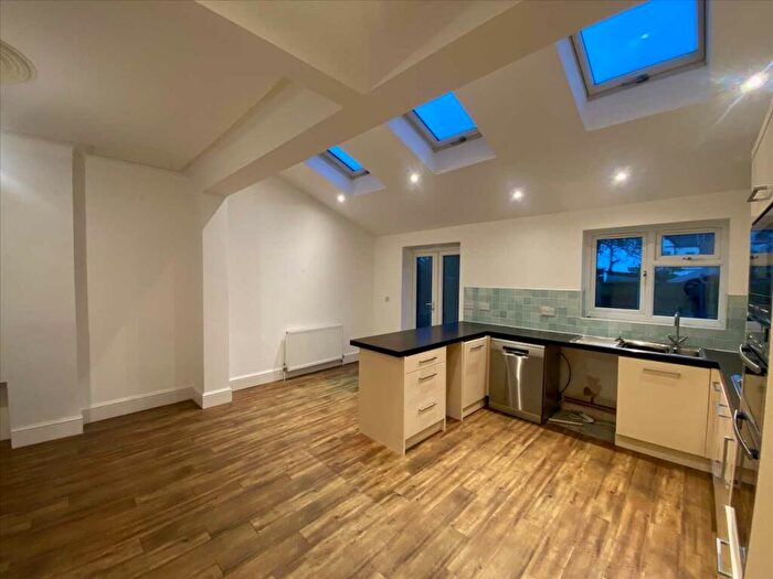 3 Bedroom Semi-Detached House To Rent In Leigh On Sea, SS9