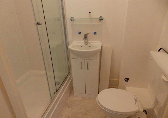 1 Bedroom Flat To Rent In South View, South View, TQ14
