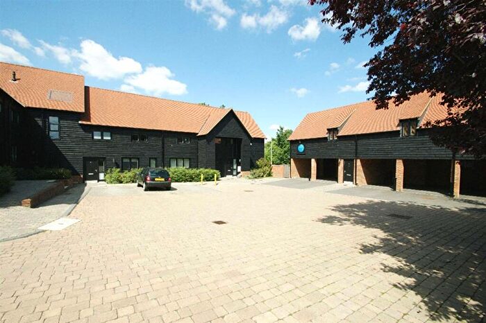 3 Bedroom End Of Terrace House To Rent In Pennine Way, Hemel Hempstead, HP2