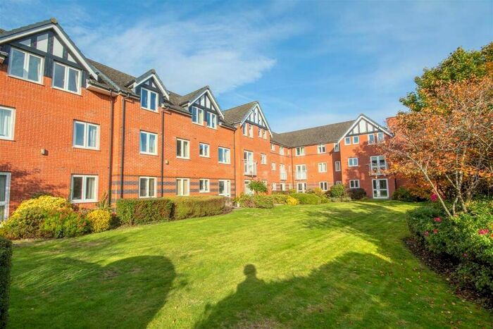 2 Bedroom Apartment For Sale In Chatsworth Court, Park Road, Ashbourne, DE6