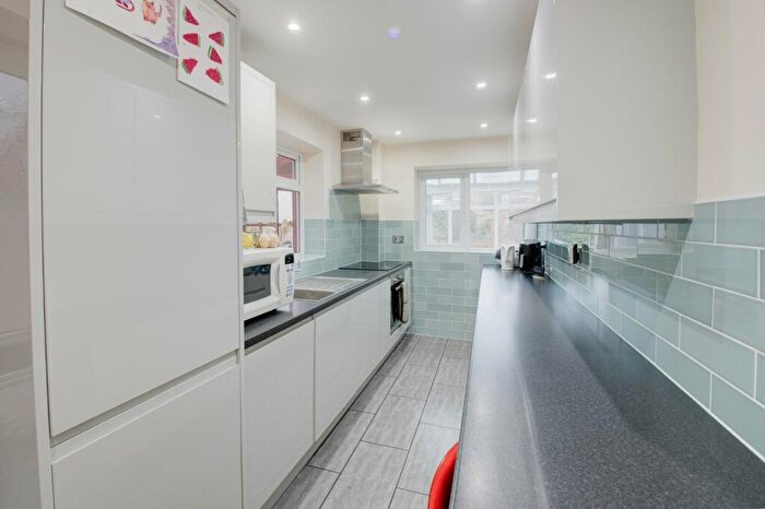 3 Bedroom Semi-Detached House For Sale In Willow Road, Bromsgrove, Worcestershire, B61