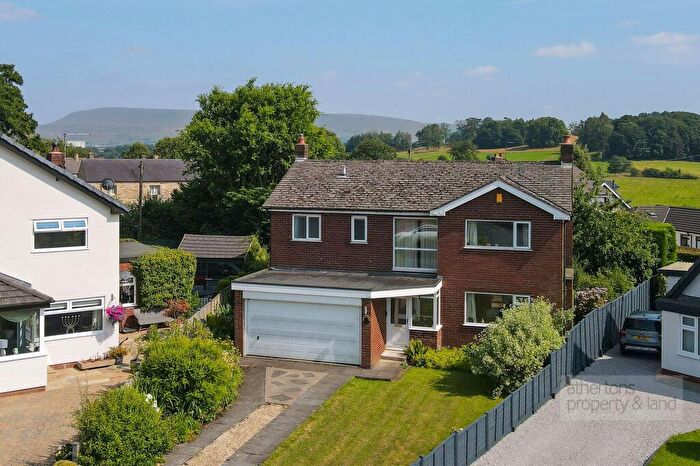 4 Bedroom Detached House For Sale In Pinder Close, Waddington, BB7
