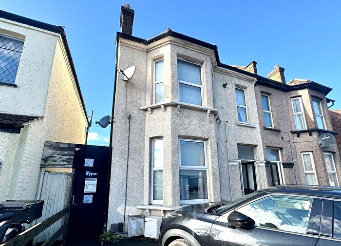 1 Bedroom Maisonette For Sale In Brighton Road, South Croydon, CR2