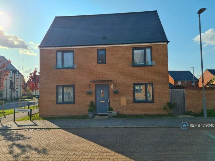 3 Bedroom Semi-Detached House To Rent In Lamport Crescent, Brooklands, Milton Keynes, MK10