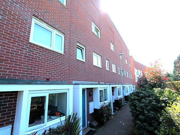 5 Bedroom House To Rent In Aviation Avenue, Hatfield, Hertfordshire, AL10