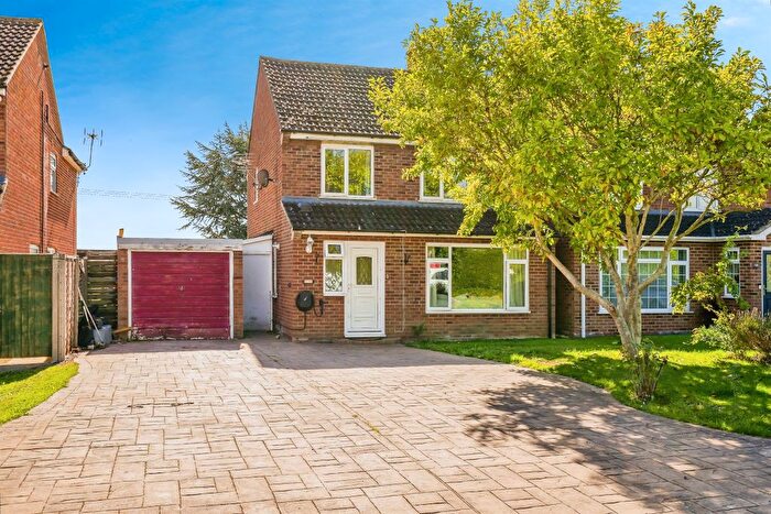 3 Bedroom Semi-detached House For Sale In Loyd Road, Didcot, OX11