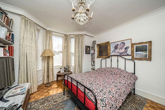 2 Bedroom Flat For Sale In Gordon Avenue, St Margarets, Twickenham, TW1