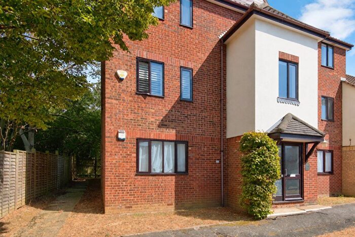 1 Bedroom Flat For Sale In Robinia Close, Laindon, Basildon, SS15