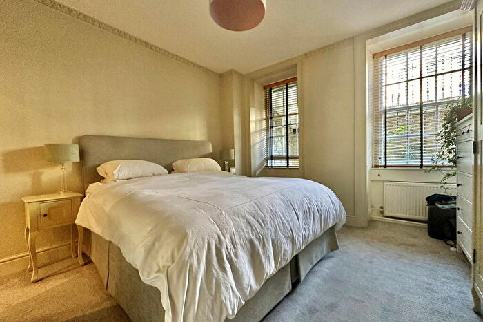 2 Bedroom Flat For Sale In Great Pulteney Street, Bath, BA2