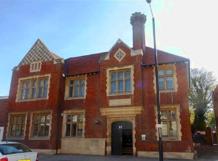 1 Bedroom Flat To Rent In High Street North, Dunstable, LU6