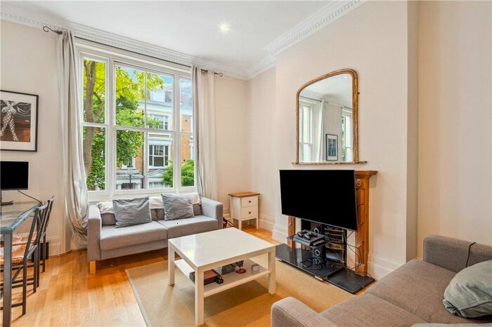 2 Bedroom Flat To Rent In Kempsford Gardens, Earls Court, London, SW5