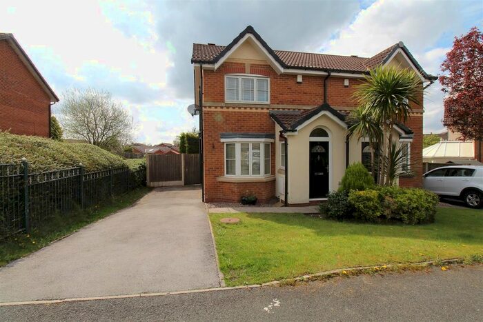 3 Bedroom Semi-Detached House To Rent In Glenbeck Close, Horwich, Bolton, BL6