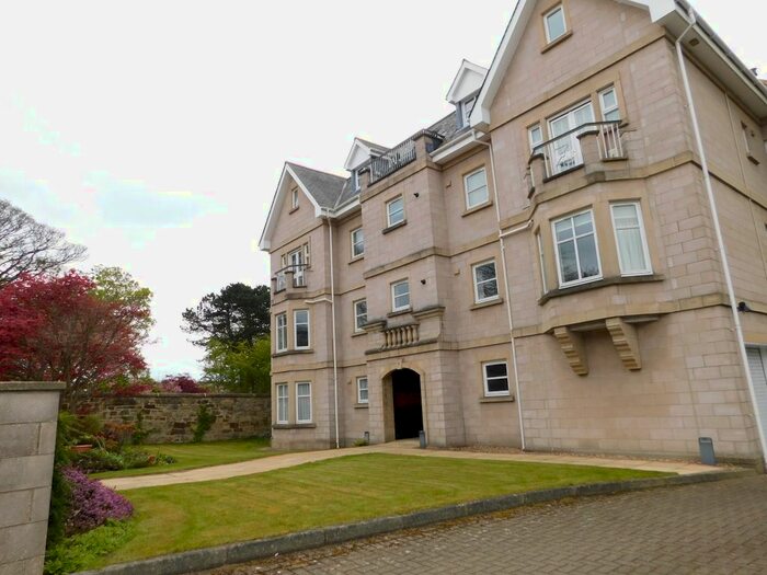 3 Bedroom Flat To Rent In , Tipperlinn Road, Edinburgh, EH10