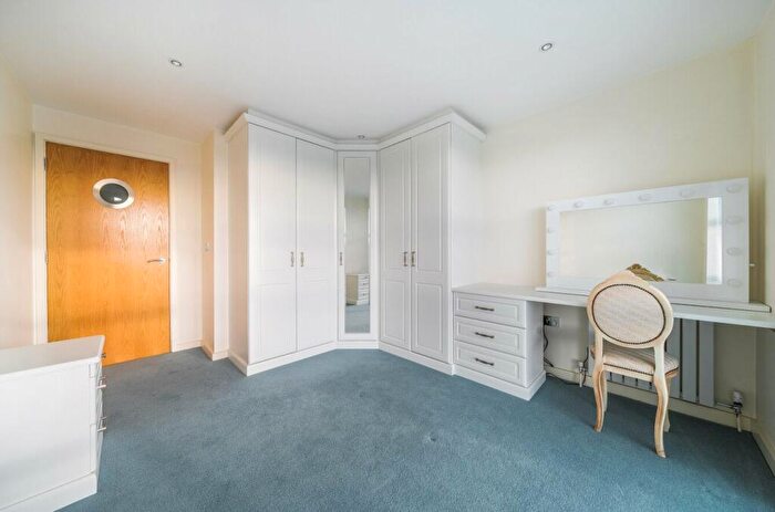 2 Bedroom Flat For Sale In Gosport Marina, Mumby Road, Gosport, Hampshire, PO12