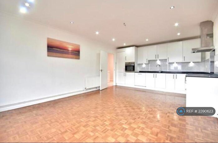 2 Bedroom Flat To Rent In West End Avenue, Pinner, HA5