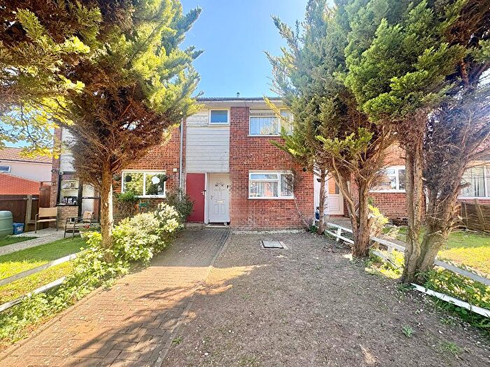 3 Bedroom Terraced House For Sale In Rosedale Close, Luton, Bedfordshire, LU3