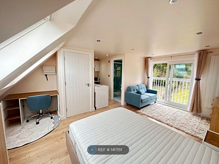 Studio To Rent In Underwood Road, High Wycombe, HP13