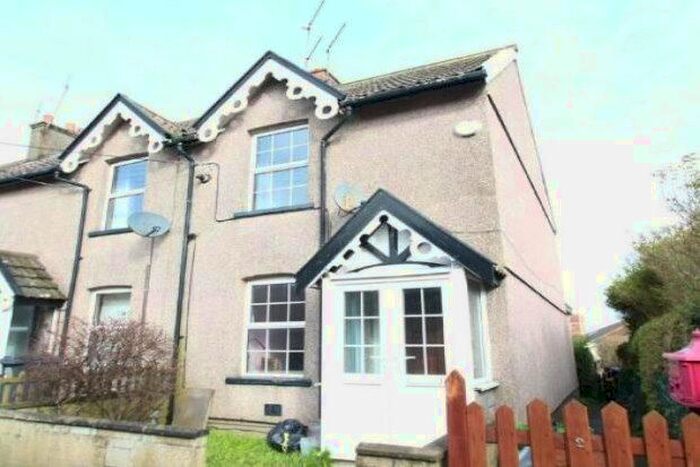 2 Bedroom Property To Rent In Highlands Road, Bristol, BS20