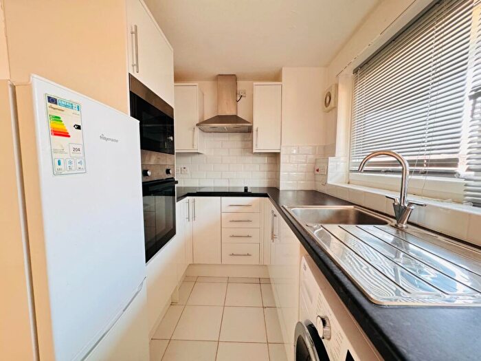 1 Bedroom Flat To Rent In Dawson Close, Woolwich, London, SE18