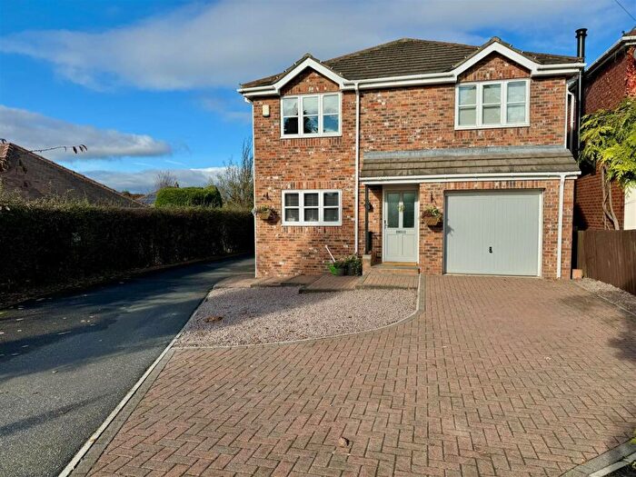 4 Bedroom Detached House For Sale In Orchard Drive, Royston, S71