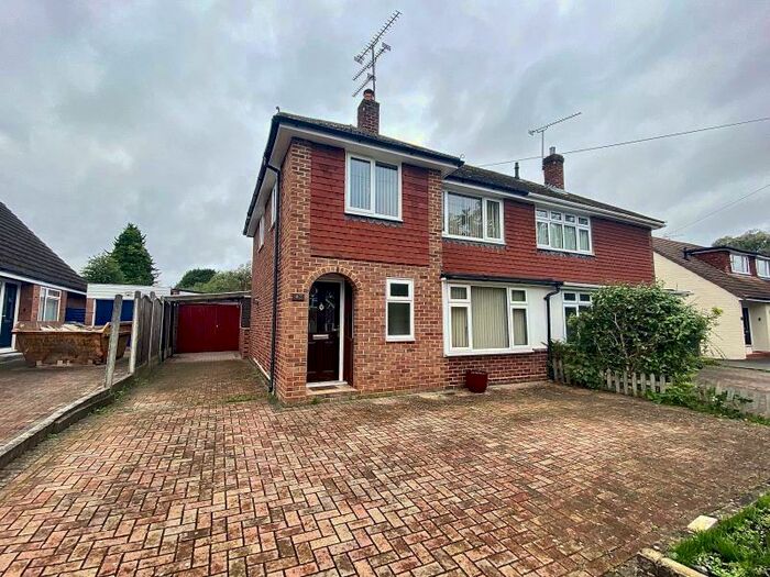 3 Bedroom Semi-Detached House To Rent In Blackwater, GU17