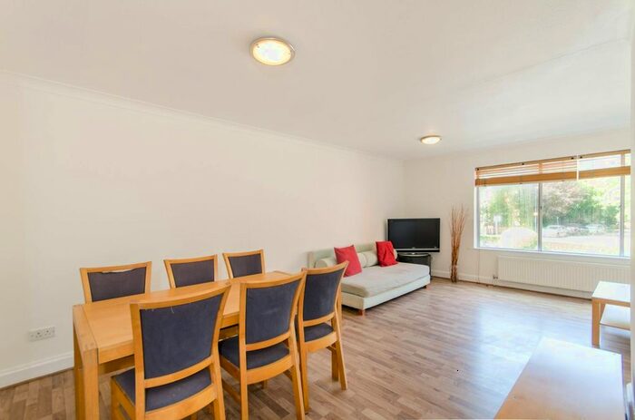 2 Bedroom Flat To Rent In Roxborough Park, Harrow On The Hill, Harrow, HA1