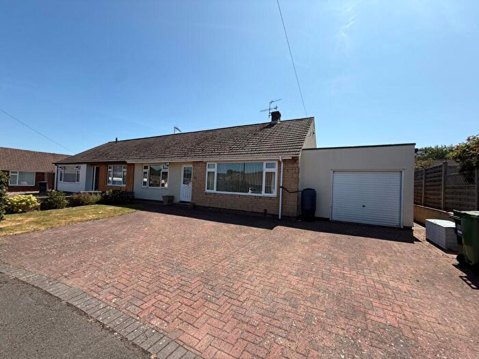 3 Bedroom Bungalow For Sale In Heathfield Road, Nailsea, North Somerset, BS48