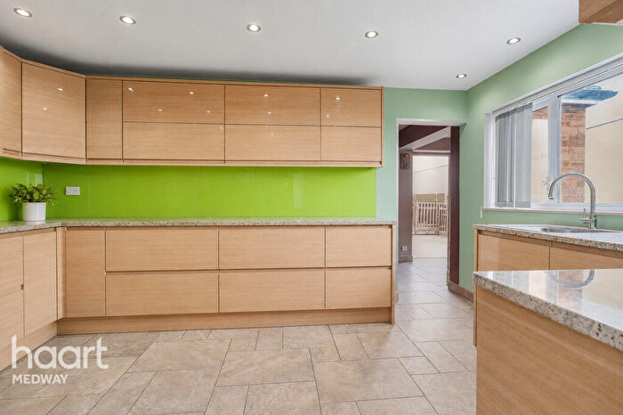 4 Bedroom Detached House For Sale In Rochester Road, Rochester, ME2