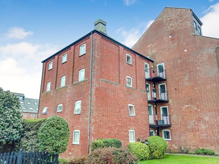 2 Bedroom Flat For Sale In Swonnells Court, Lowestoft, Suffolk, NR32