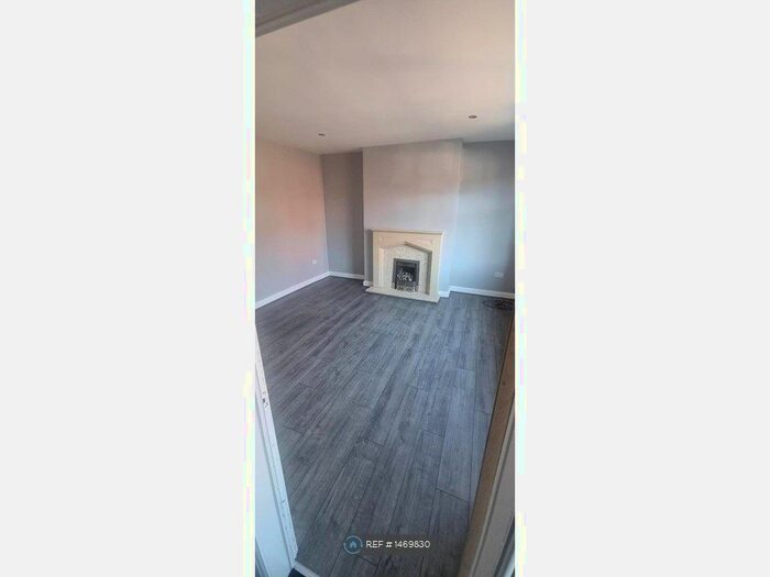 3 Bedroom Semi-Detached House To Rent In Hirst Avenue, Worsley, Manchester, M28