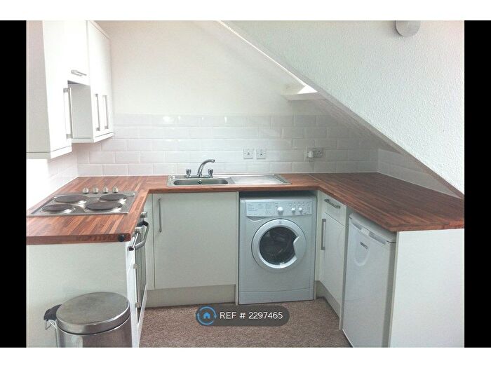 1 Bedroom Flat To Rent In Mutley, Plymouth, PL4