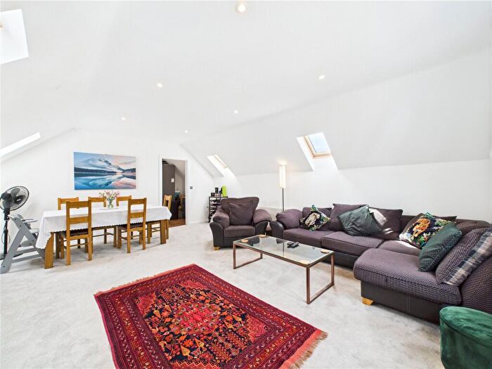 2 Bedroom Flat For Sale In Reading Road South, Fleet, Hampshire, GU52